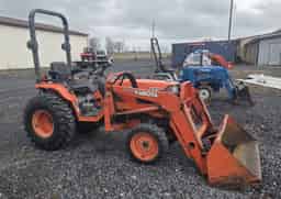 USED KUBOTA B2910HSD-F 4WD TRACTOR WITH FRONT LOADER – STATE COLLEGE