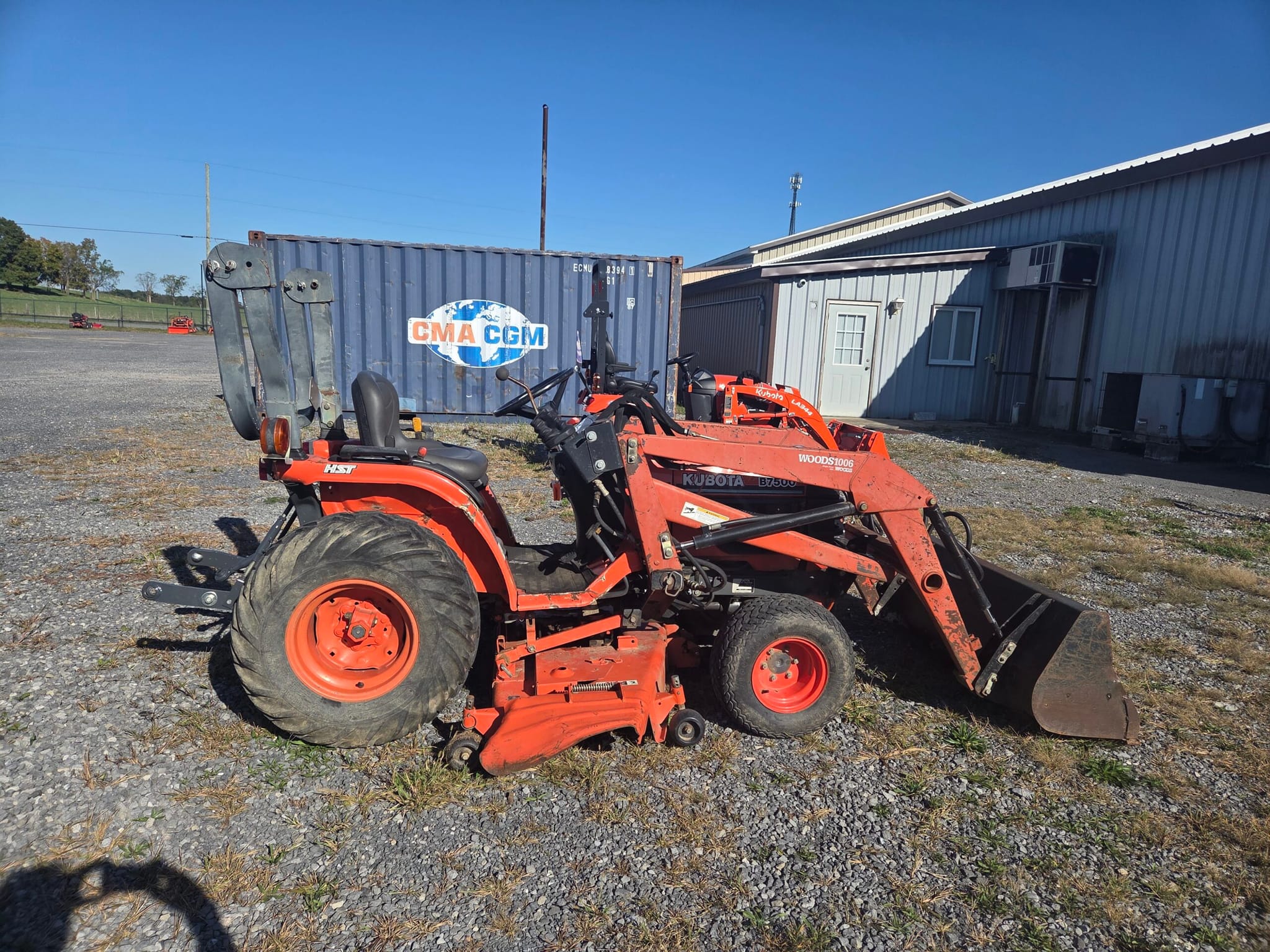 USED 2000 KUBOTA B7500 TRACTOR W/FRONT LOADER/54″ MOWER – STATE COLLEGE