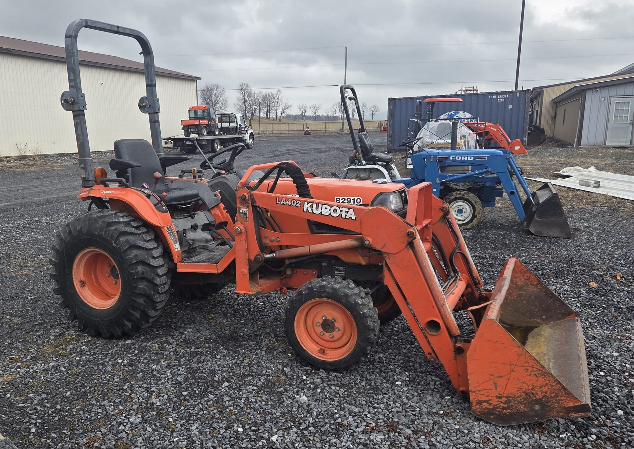 USED KUBOTA B2910HSD-F 4WD TRACTOR WITH FRONT LOADER – STATE COLLEGE