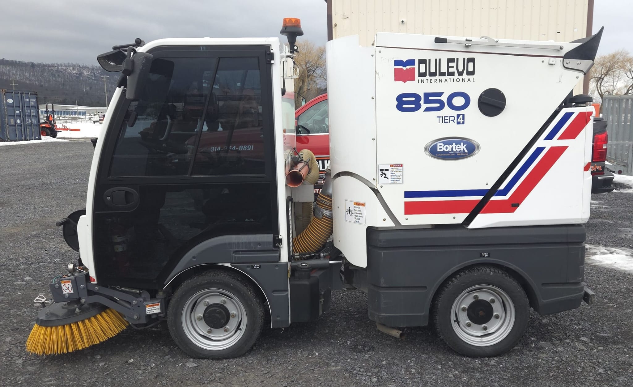 USED DULEVO 860 EU6-TIER 4 MINI RIDE-ON STREET SWEEPER – STATE COLLEGE