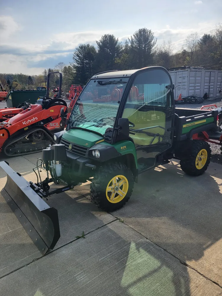 JOHN DEERE GATOR 825i- DUBOIS
